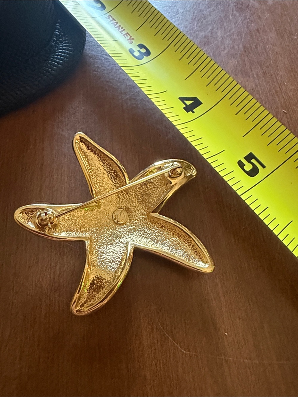 Stanley Gold Starfish Rhinestone Hair Accessory - Picture 2 of 2